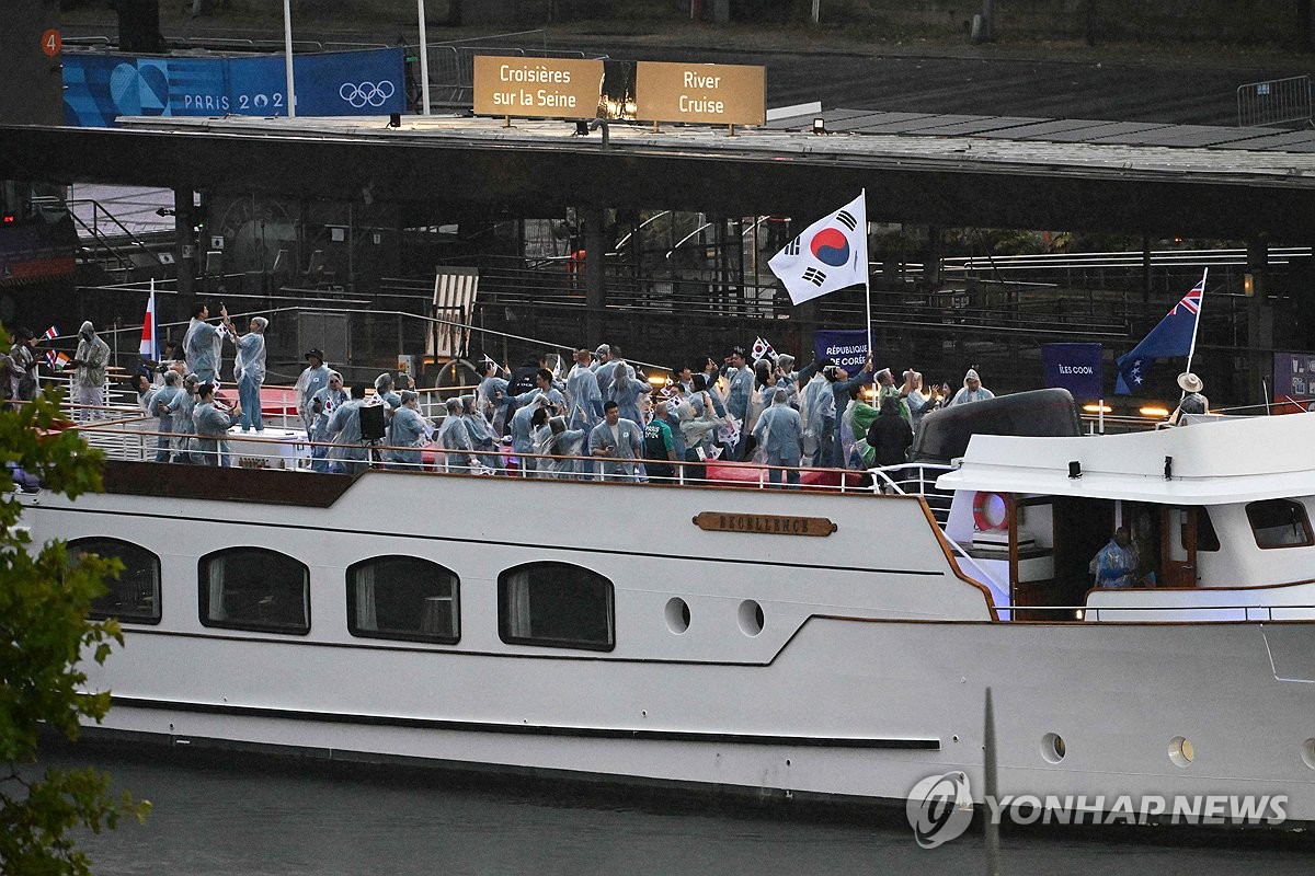 ⚽德甲半场：拜尔单刀建功，恩梅查远射破门，多特蒙德暂2-0领先弗赖堡
