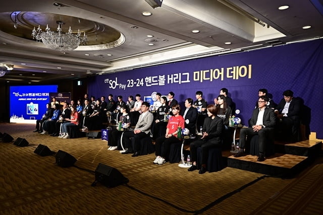 曼联新赛季英超名单：B费领衔，乌加特、马拉西亚在列