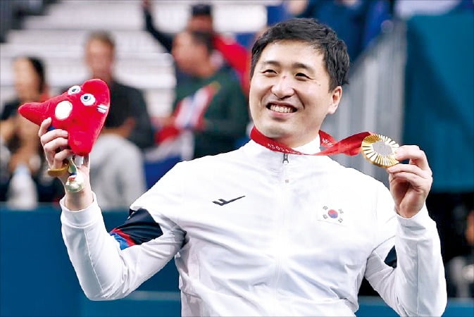 ⚽日职联战报：大迫勇也补时飞点，武藤嘉纪绝平救主，神户1-1柏太阳神保留争冠悬念