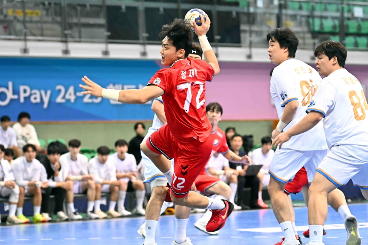 许尔策勒：马奇、格鲁达和米尔纳可能进周日比赛名单