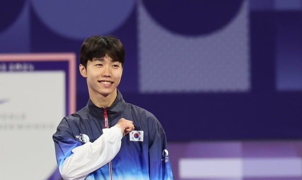 鲁尔新闻：马伦随队去柏林，但是否进名单和出场仍有待确认