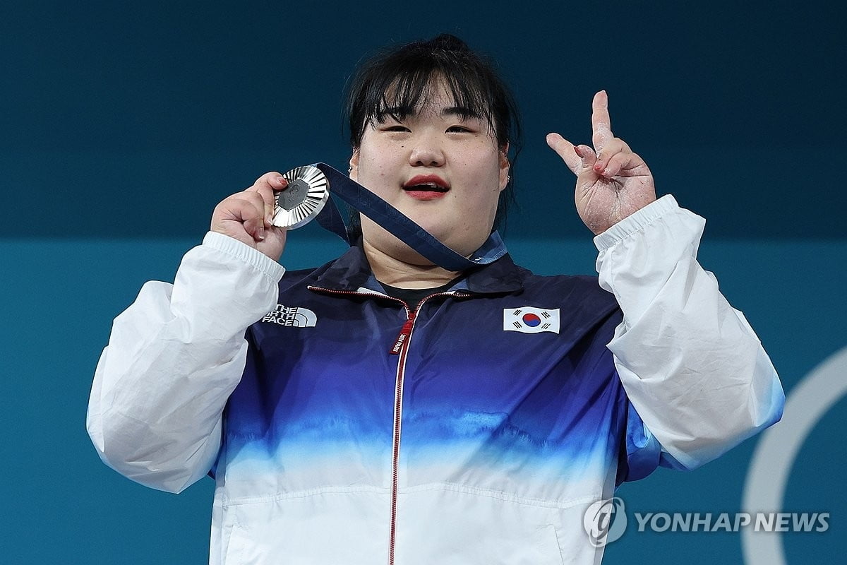 ✅上海男篮官方：球队签下贾文特-霍金斯