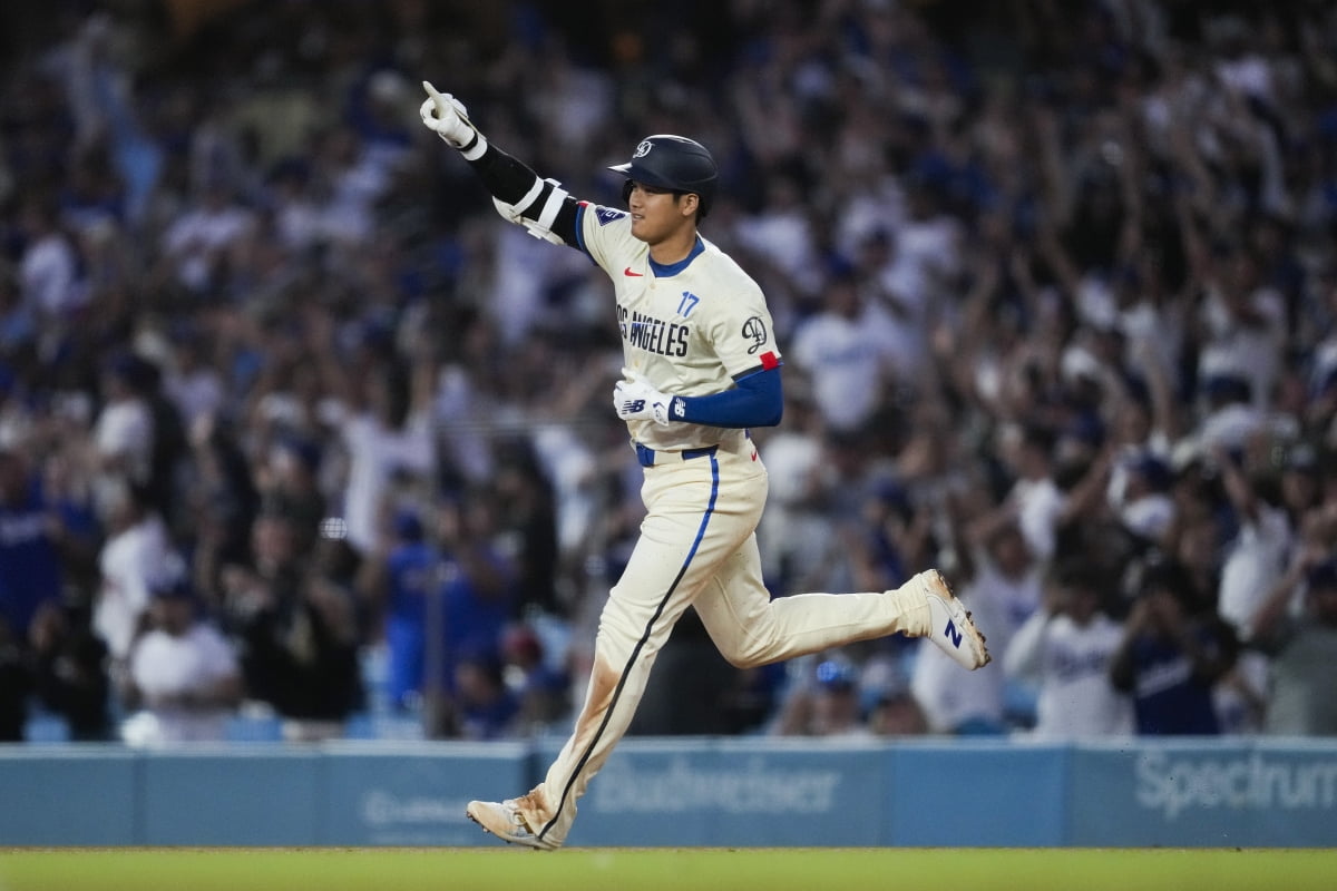 森林狼六人上双难求一胜 库里7记三分31+10勇士终结3连败