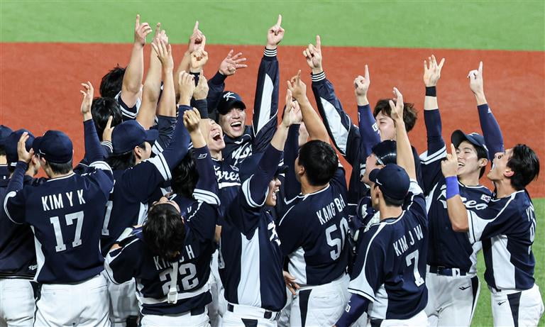 每体为巴萨评分：孔德、德容、莱万、拉菲尼亚、法蒂5分最低