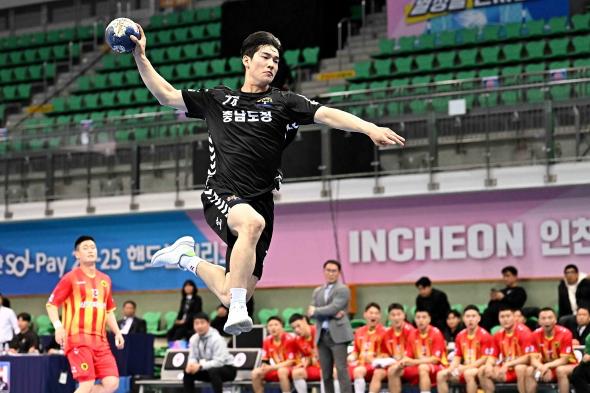 国米vs威尼斯半场数据：射门9-2射正3-1，绝对机会3-2