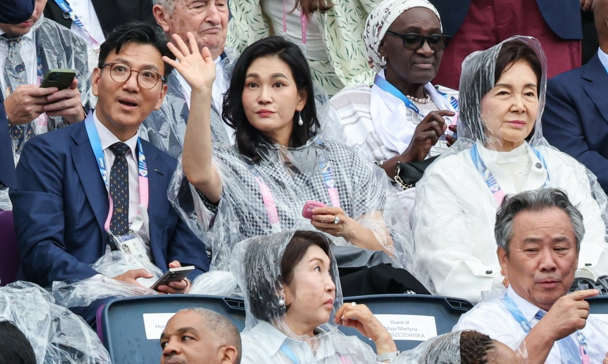 反超就在一瞬间！雄鹿第三节轰出一波21-4进攻狂潮领先公牛8分