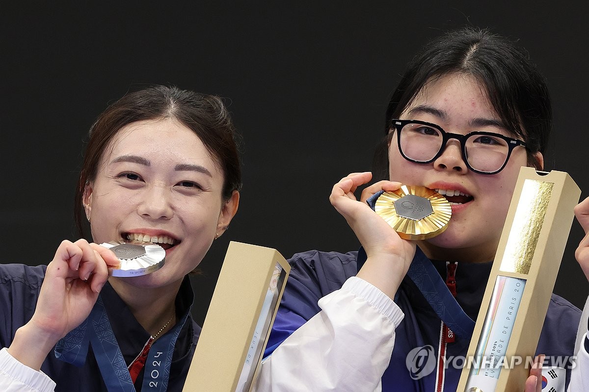 反超就在一瞬间！雄鹿第三节轰出一波21-4进攻狂潮领先公牛8分
