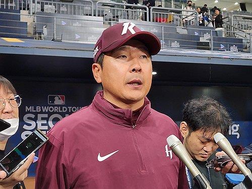 沙欣谈客场6连败：我们在客场踢得像屎一样，必须开始赢球