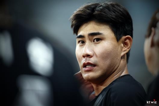 奥利塞上场时把护腿板丢了，太阳报：他可能会被欧足联调查