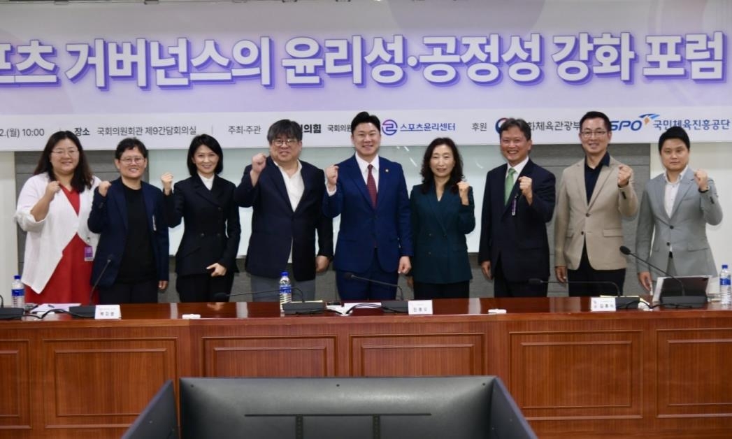镜报：特罗萨德因没听见裁判哨响才吃到第二张黄牌 他已向队友做出解释