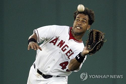 拜仁官方：凯恩右大腿肌肉轻微撕裂 将暂时缺阵