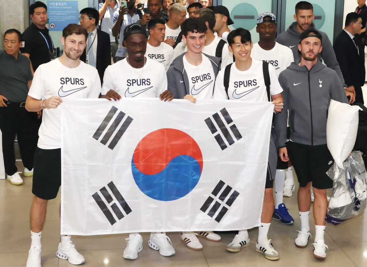 那不勒斯vs罗马全场数据：射门数14-6，射正数2-1