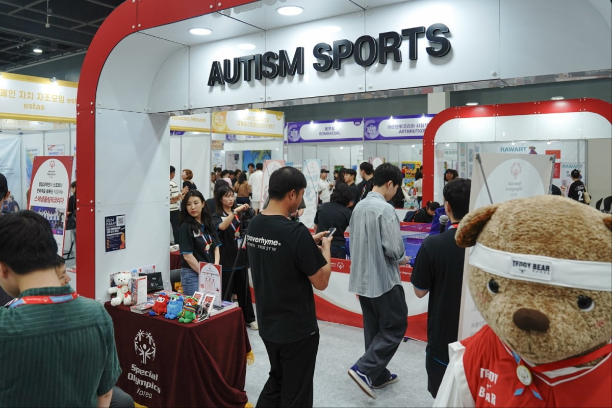 美职联赛季最佳11人：梅西、阿尔巴在列，阿科斯塔入选