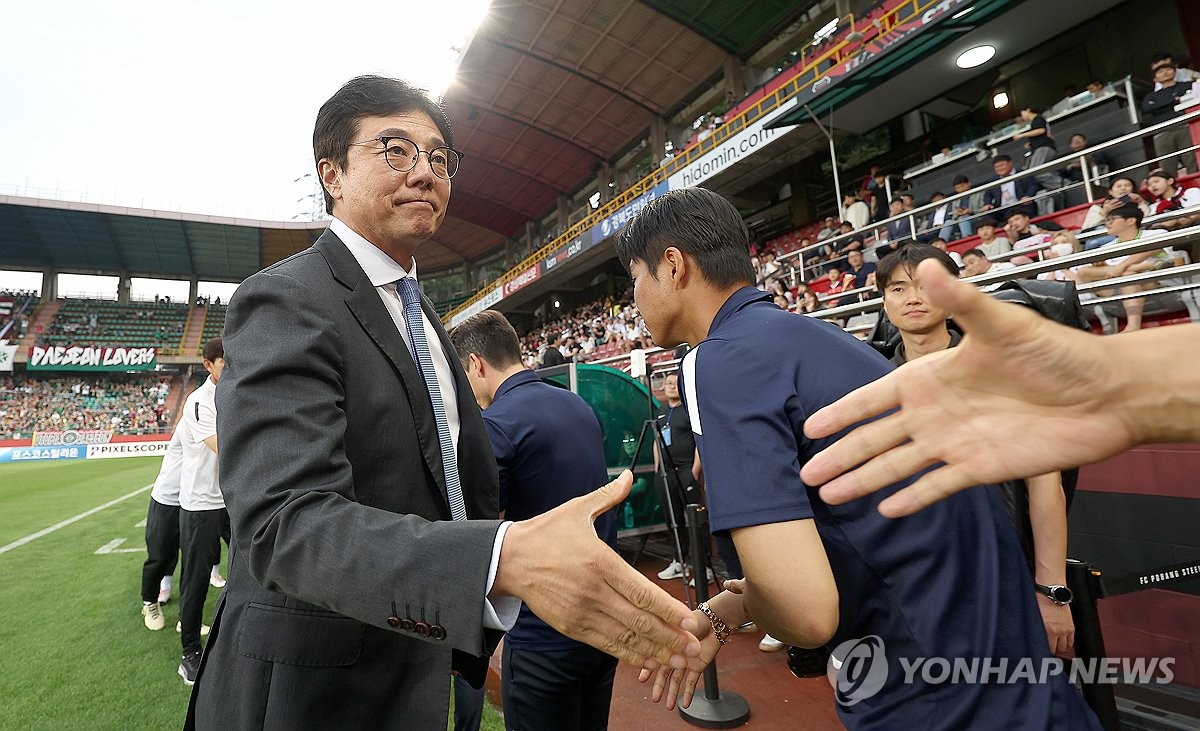 巴萨公布客战多特名单：莱万、亚马尔领衔 阿劳霍回归