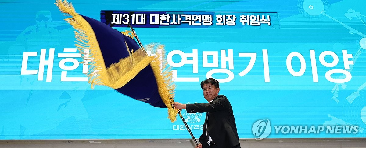 ✅国王官宣签下自由球员杰-克劳德