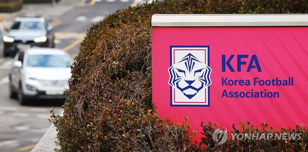 米体：莫塔考虑本周末轮休弗拉霍维奇，并让库普梅纳斯踢前锋