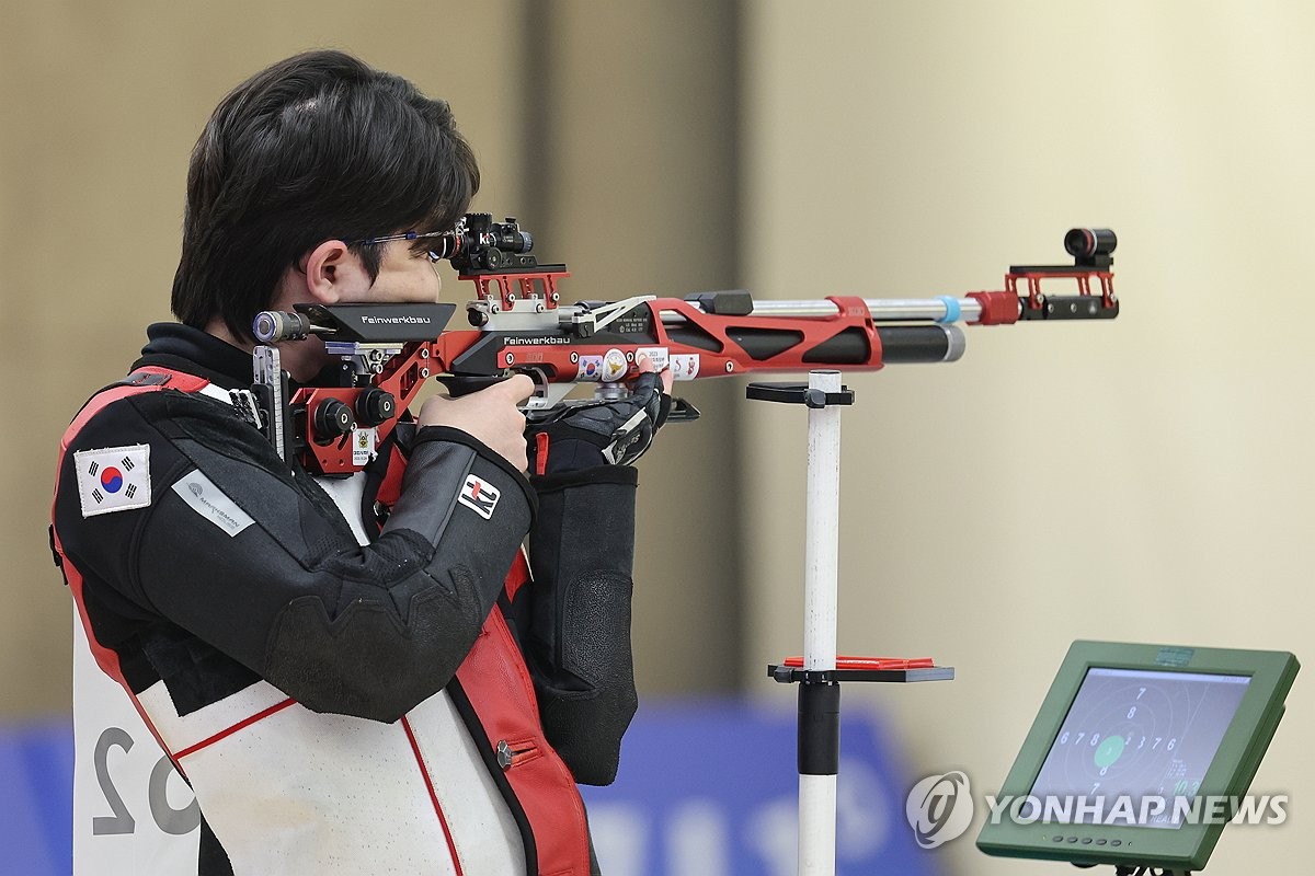 完胜！爱德华兹20中9，浓眉23+11+3，新纪录诞生，西部第八易主