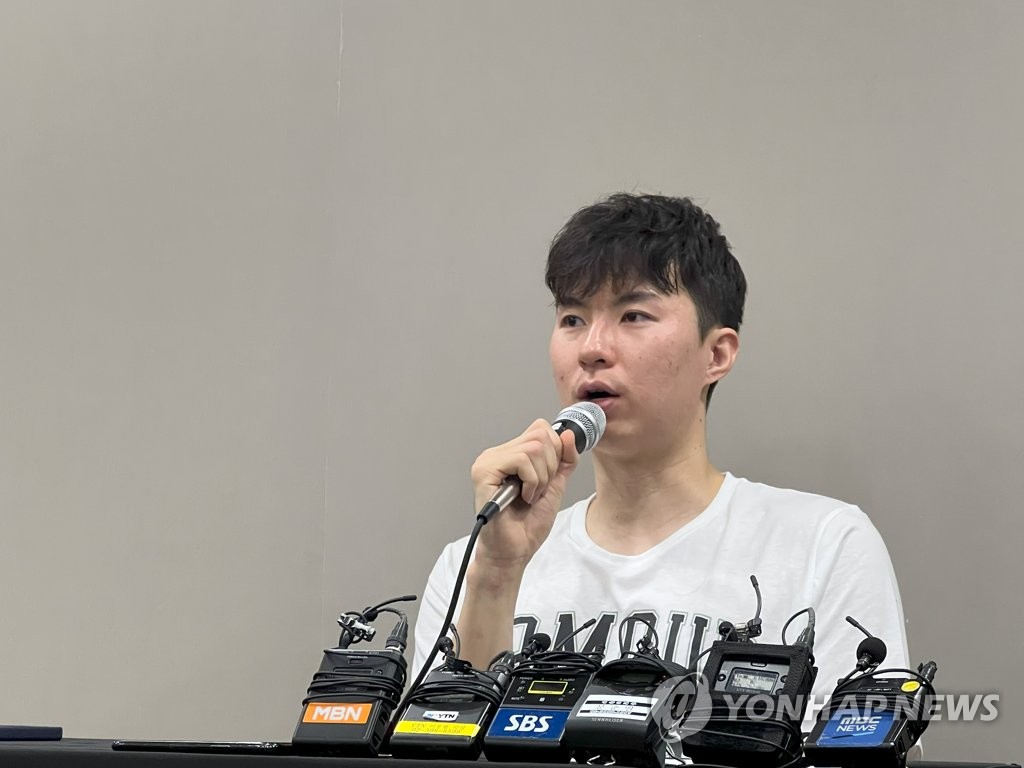 现场拍摄拉什福德脚滑送角 枪手利用角球再下一城