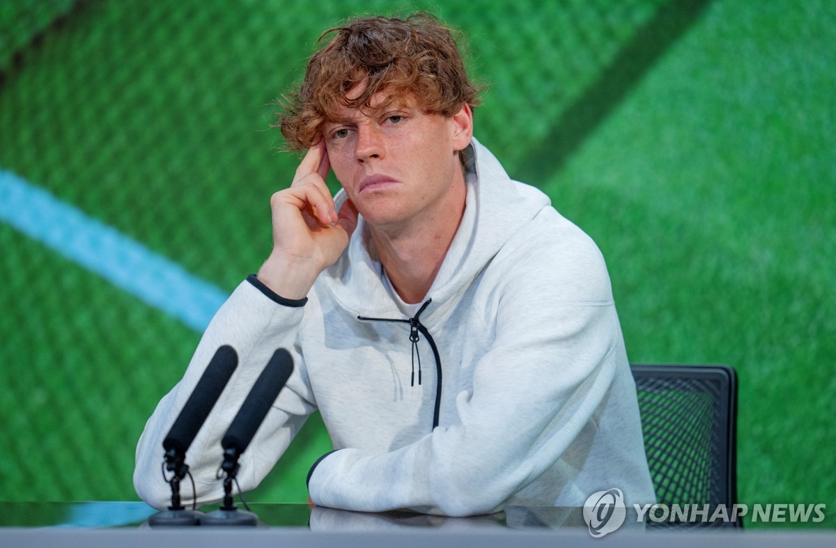 瓦伦西亚前锋拉法·米尔声明否认性侵指控 向球队球迷致歉