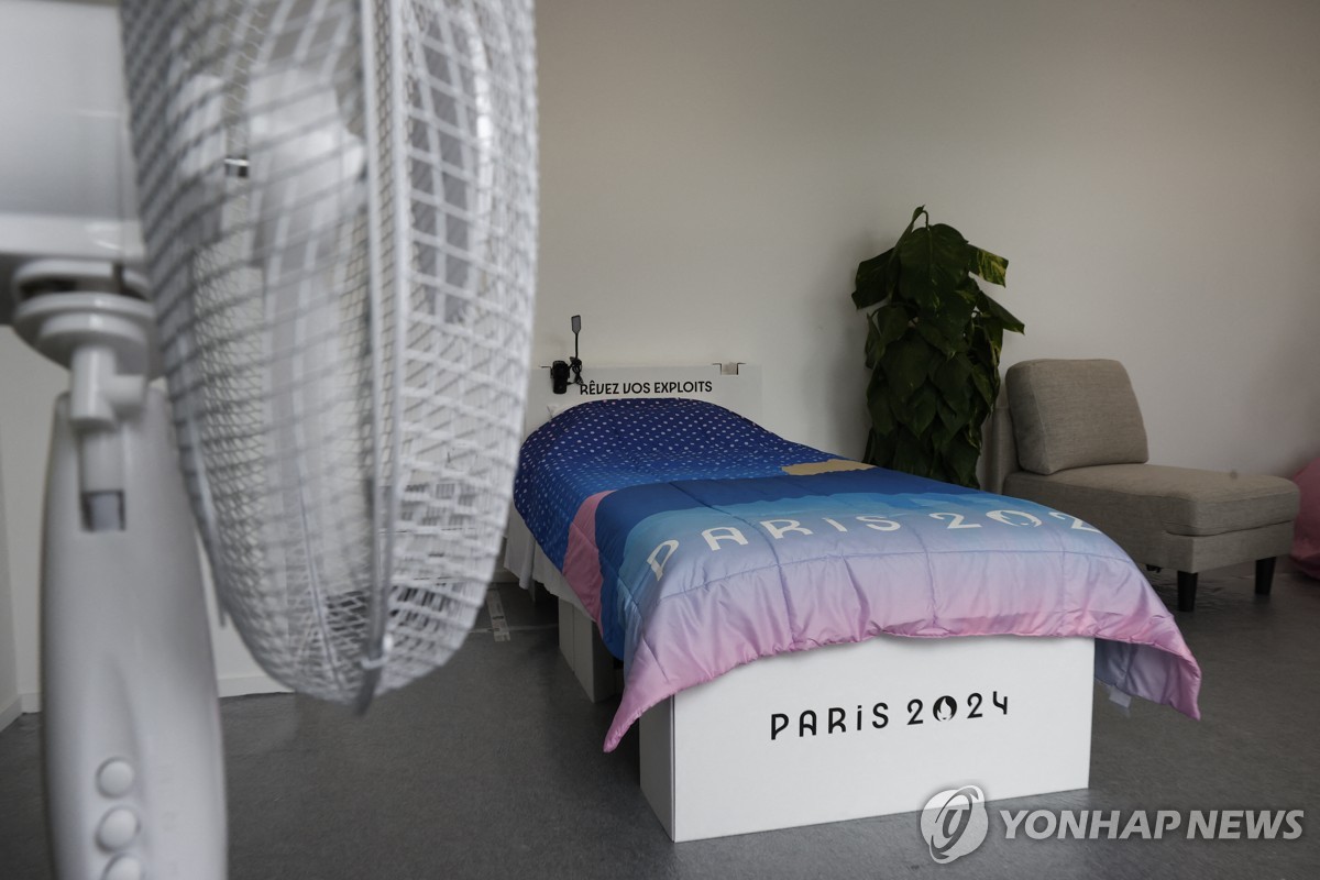 输球后失态？阿姆拉巴特与对手冲突，穆帅赛后直接冲入球场通道