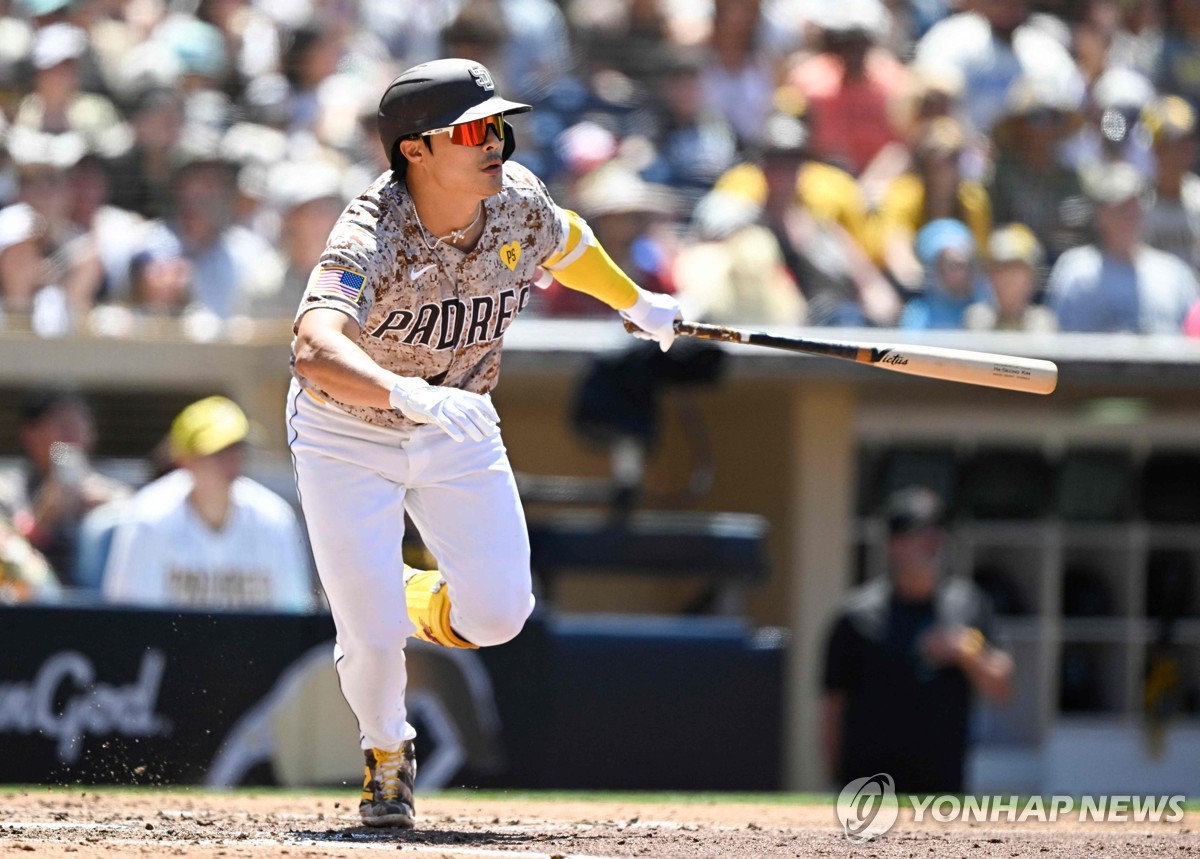 再回故地！哈登今日造访火箭主场完成赛季NBA杯首秀