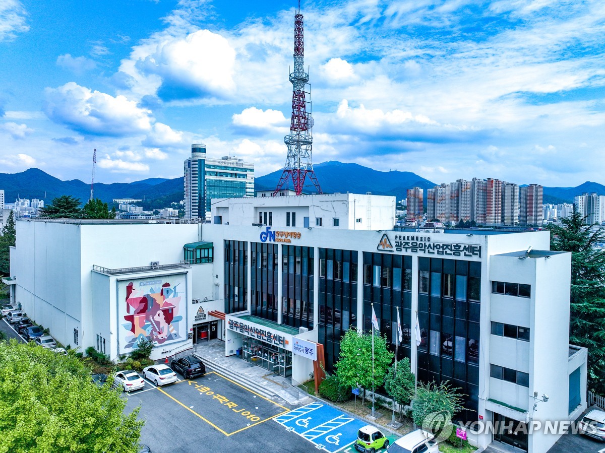 对飚！福克斯首节5投全中轰14分，托马斯8中5砍15分